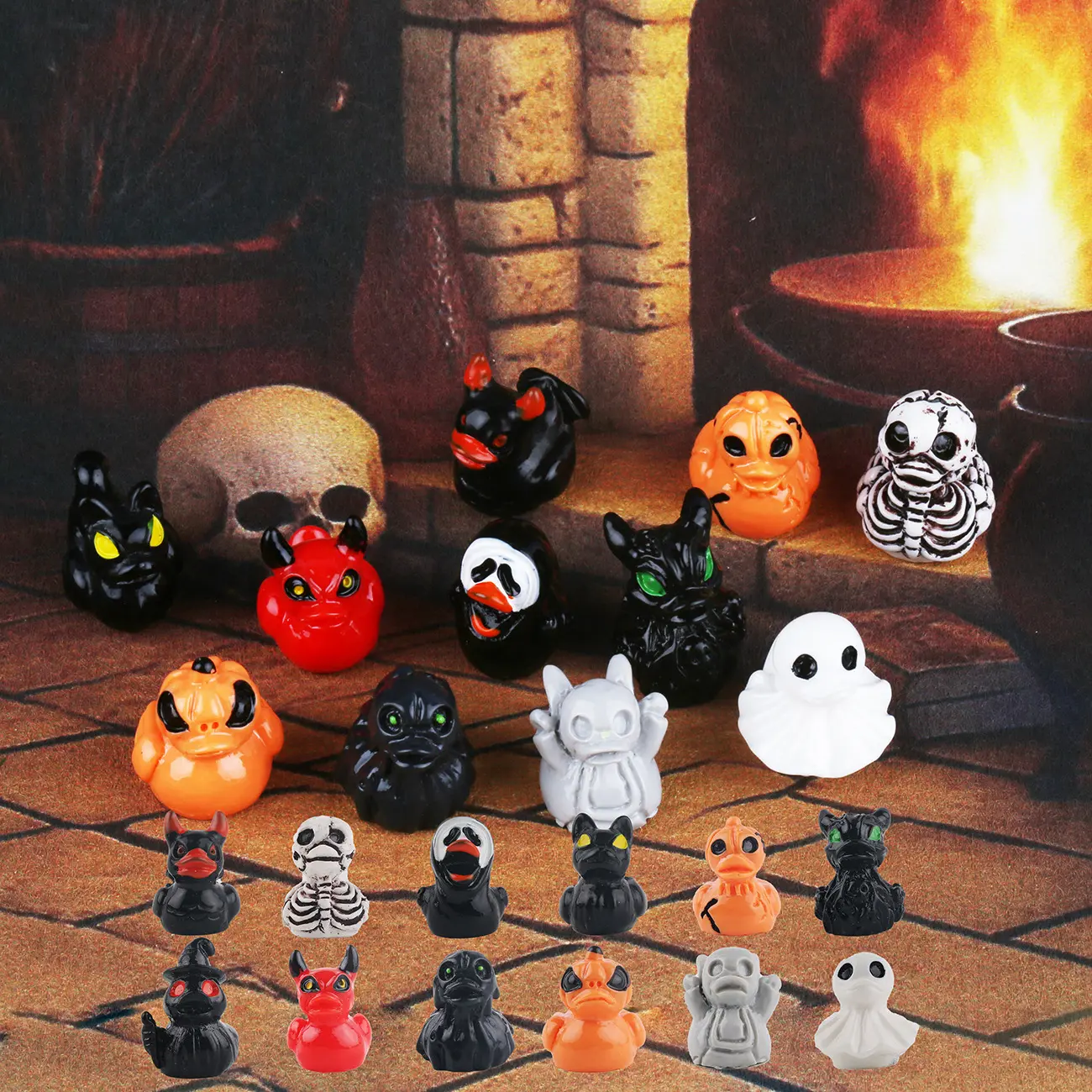 Mini Halloween Resin Ducks Set, 20/40/60 Pack Cute Devil Ghost Skull Duck Figurines, Spooky Desk Decor, Office Table Decorations, Mini Garden Accessories, Halloween Party Supplies and Gift Ideas