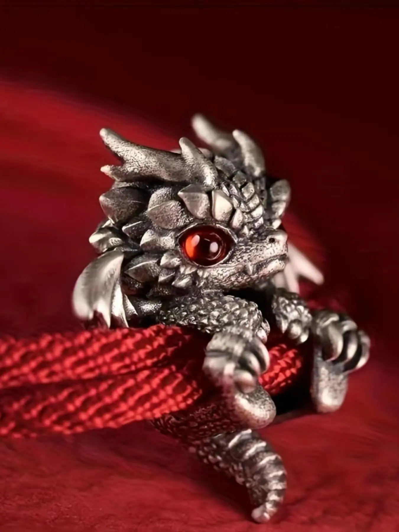 Punk fashion dragon shaped design adjustable cuff bracelet, suitable for daily wear, vacation and dating occasions, and also a surprising exquisite small gift.
