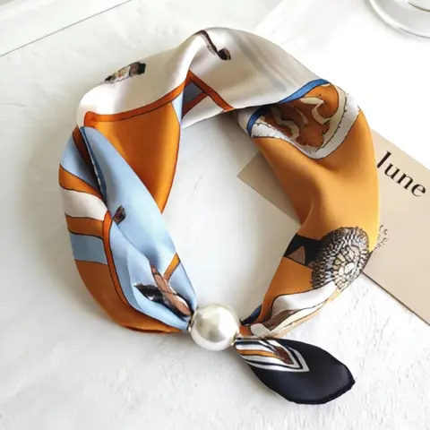 Pearl Magnetic Buckle Necklace Scarf with Horse Pattern Pendant, Stylish Comfortable Scarf for All Seasons, Elegant Fashion Accessory for Casual, Casual Fashionable Scarf