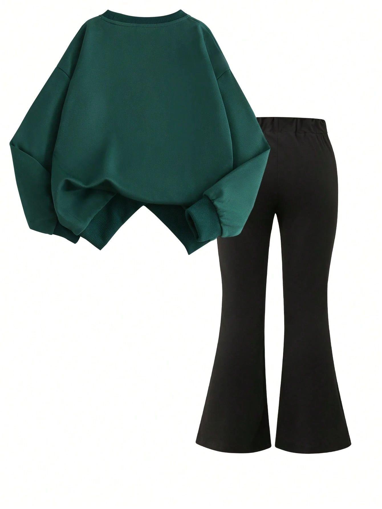 Girls’ two-piece set featuring a green sweatshirt with strawberry print paired with black flared pants—cute and stylish.The fabric is soft and comfortable, machine washable, casual and versatile, suitable for outings, gatherings, and campus wear, also ide Girls’ two-piece set featuring a green sweatshirt with strawberry print paired with black flared pants—cute and stylish.The fabric is soft and comfortable, machine washable, casual and versatile, suitable for outings, gatherings, and campus wear, also ide