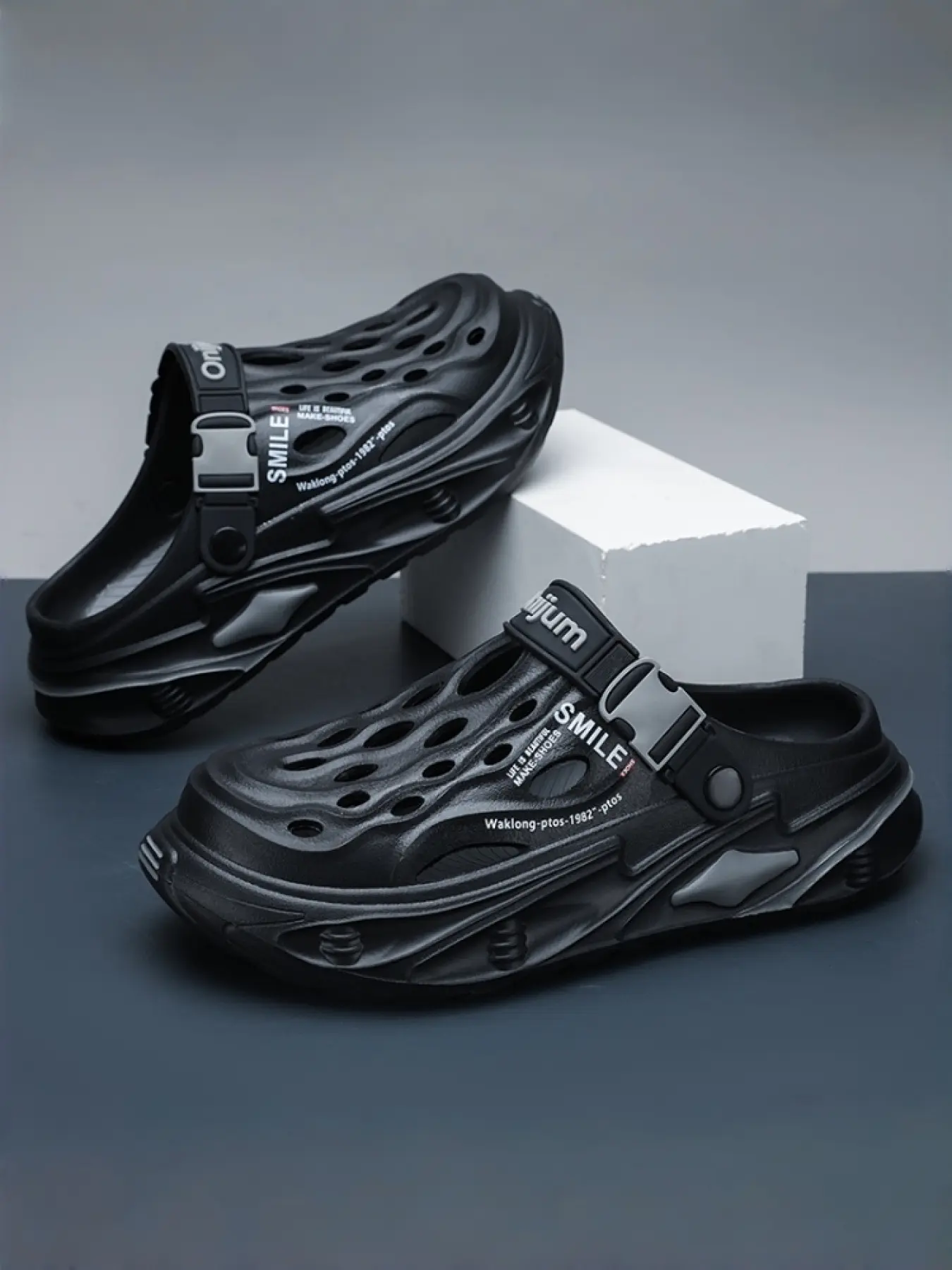 1 Pair Men's Hollow Breathable 2-Way Wear Colorblock Clogs, Walking Shoes, Sporty Casual Style, Breathable Cutout Design + Non-Slip Durable Sole + Color-Block Accents, Ideal for Daily Wear / Poolside, One-Piece Mold for Easy Cleaning & No Sweaty Feet