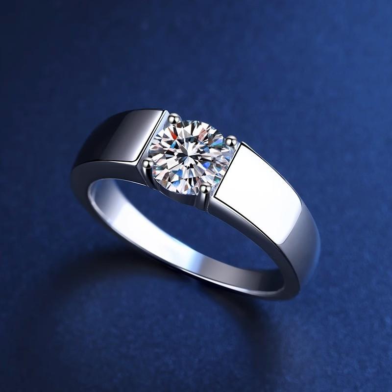 925 sterling silver inset shiny synthetic zircon ring for both men and women can wear a high-grade ring to send lovers about  grams