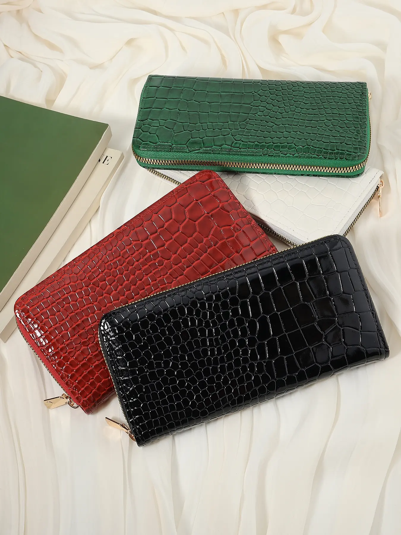 Large capacity multifunctional women's long wallet, Durable Fashion Wallet, single zipper monochrome handbag, coin wallet, mobile phone bag, lightweight and portable, suitable for carrying around, Zipper Wallet Design