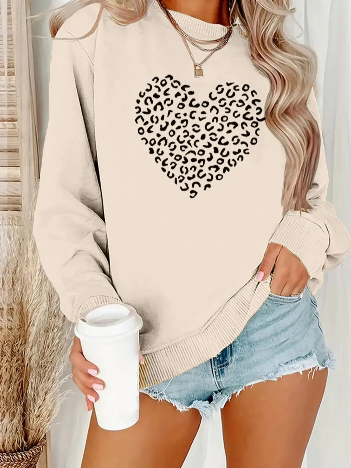 Women's Heart & Leopard Print Drop Shoulder Crewneck Sweatshirt, Comfort Casual Longsleeves Round Neck Pullover for Lady Fall & Winter, Gifts for Girl
