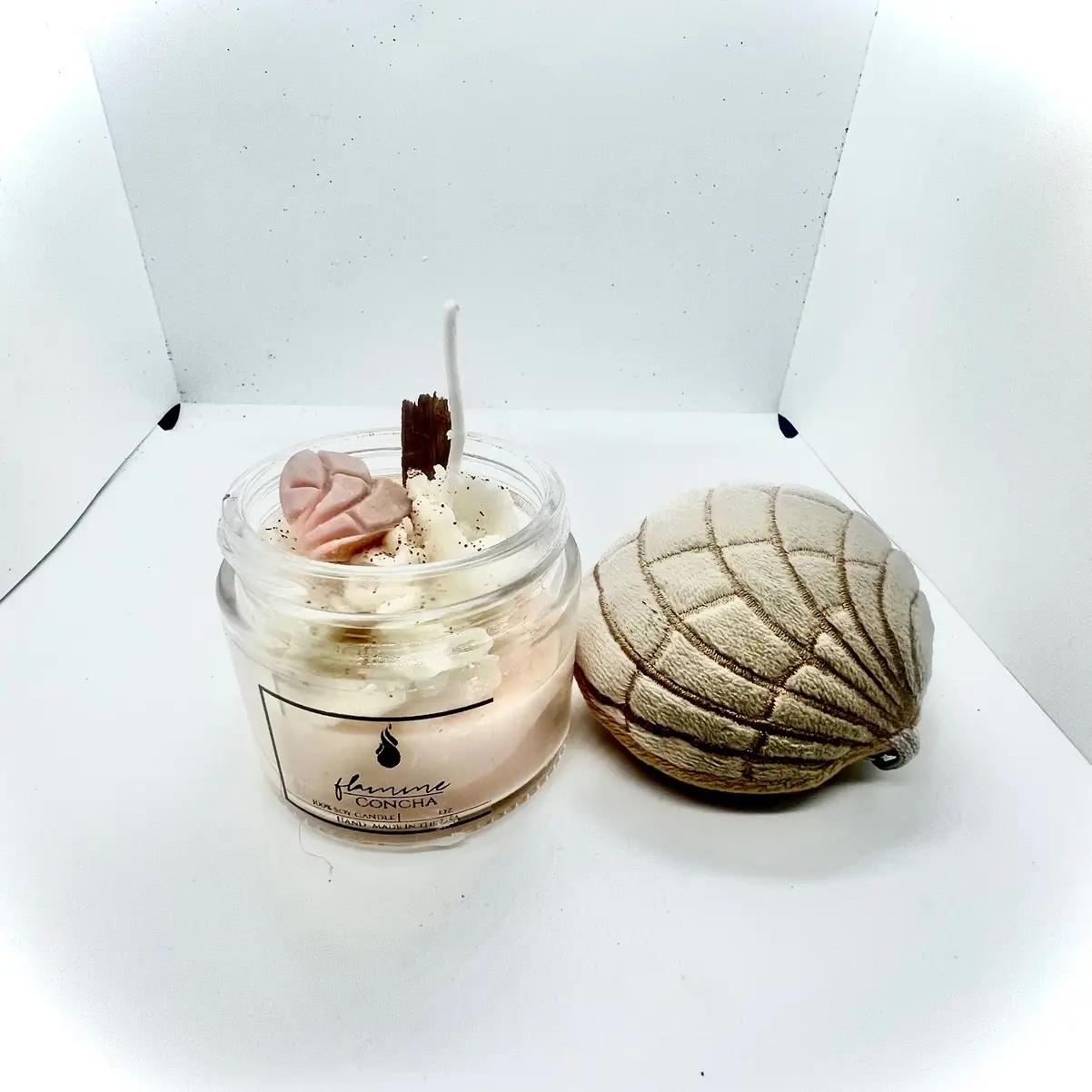 Conchita candle
