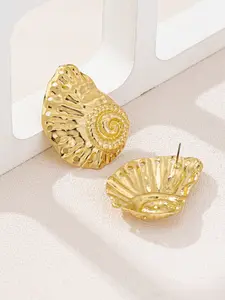 1 pair Delicate Seashell Stud Earrings - Summer Conch Earing - Beach Accessories - Fashion Meets Elegance