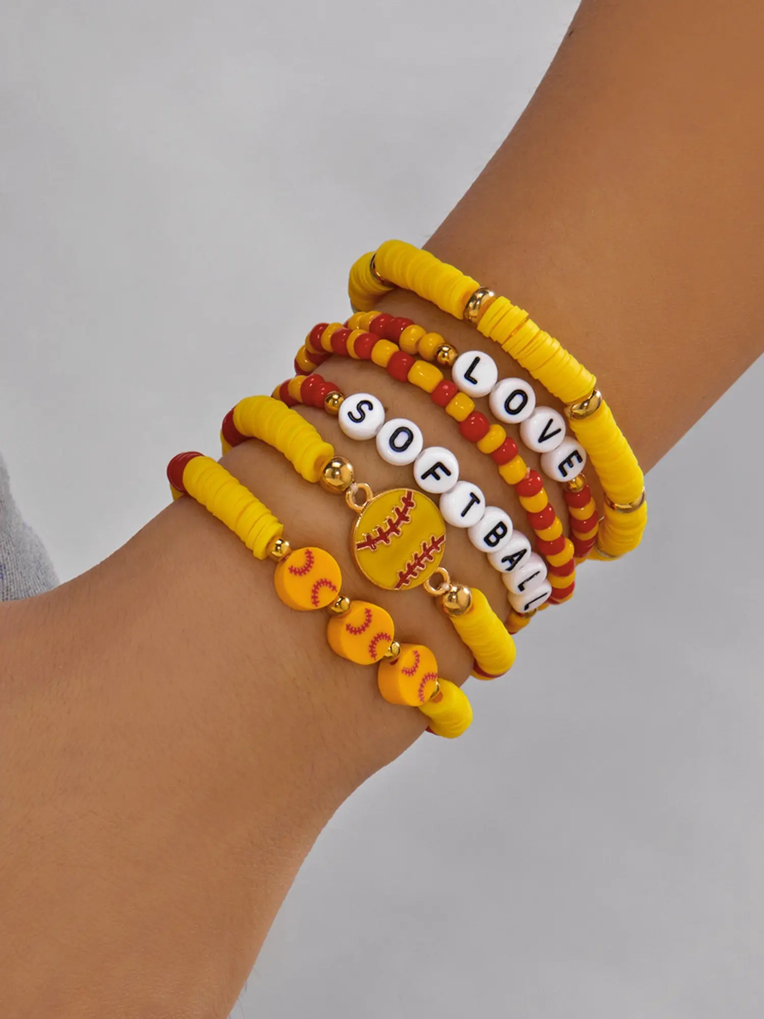 6 Piece Sports Theme Polymer Clay Beaded Bracelet Set, Athletic Bracelet, Baseball/basketball/soccer/volleyball/touchdown/baseball Stackable Elastic Wristbands, American College Style Adjustable Beaded Design Stack Bracelets