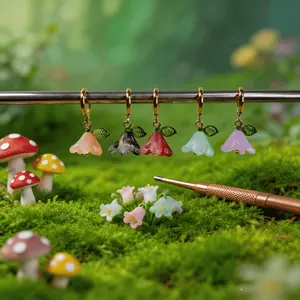 5 Lily-shaped Knitting Stitch Markers, open ring design, thick and durable, cute flower shape. Suitable for sweater knitting counters and crochet tools, stitch markers for sweater patterns, knitting accessories.