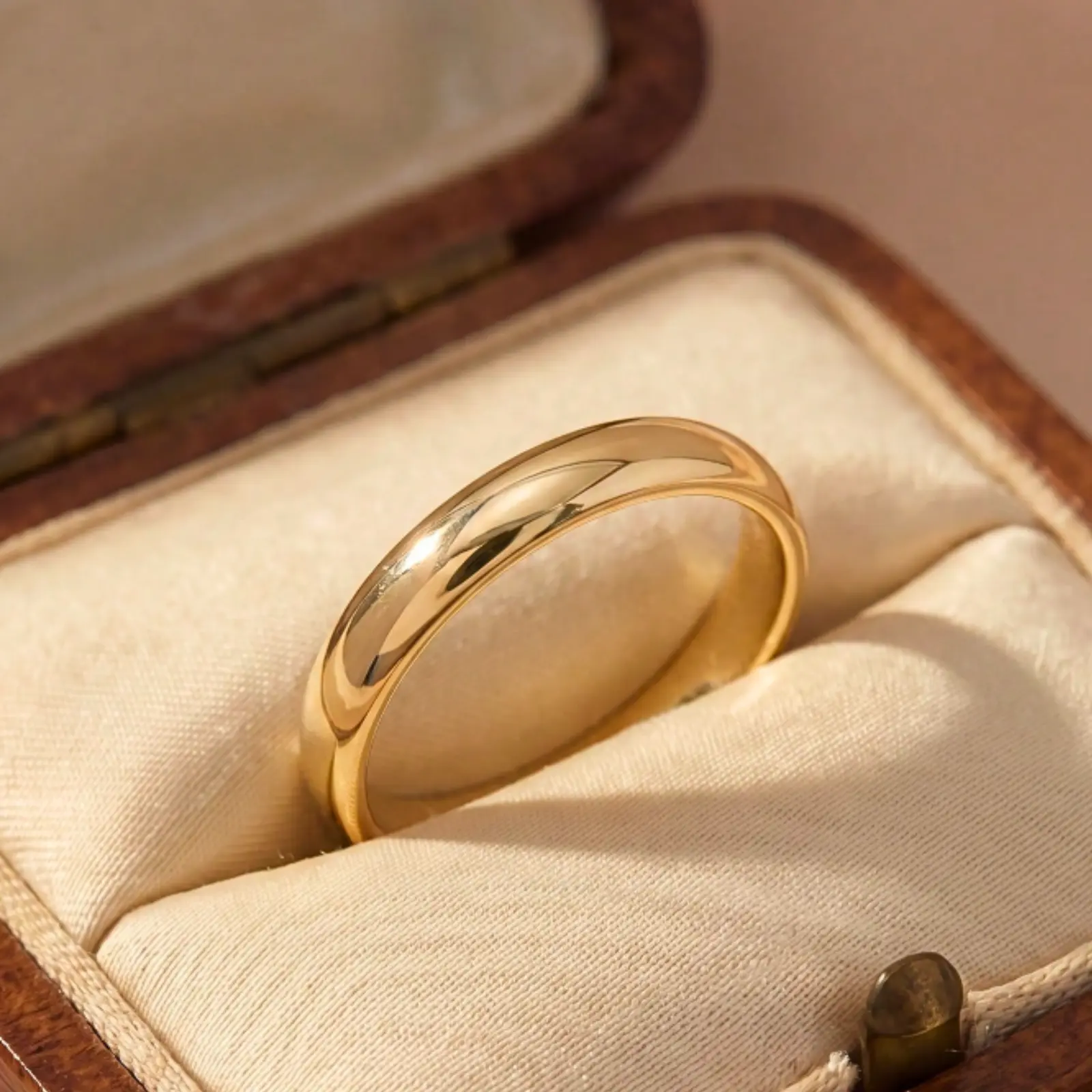 18k gold-plated ring, fashionable color, simple design, for women, a perfect jewelry gift for Valentine's Day.