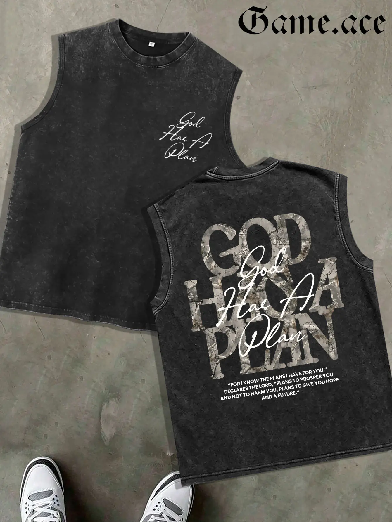 1 PCS GAME.ACE Washed Black Sleeveless Tank Top, "God Has A Plan" Jeremiah 29:11 Camo Style Graphic Print, Casual Christian Streetwear, 100% Cotton Breathable Unisex Vest, Ideal for Daily Wear, Casual Outings, Great Gift for Faith & Camo Style Lovers