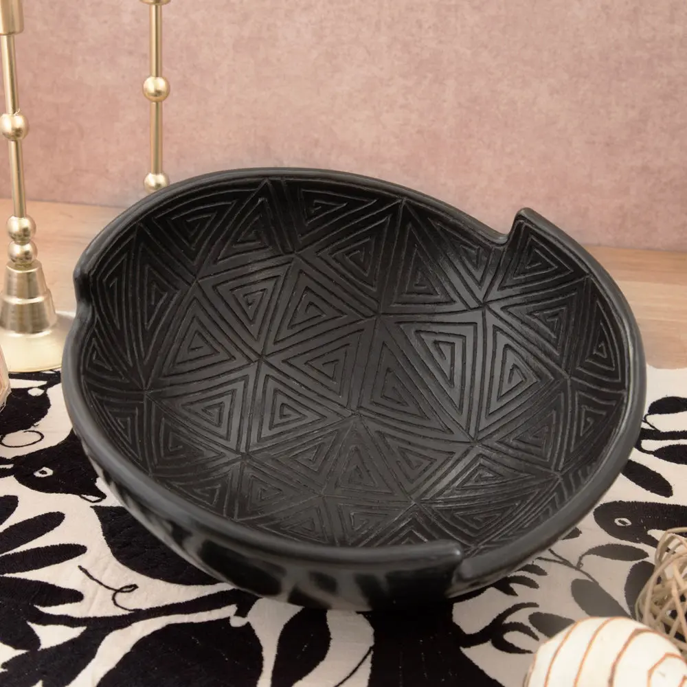 Traditional Zinapécuaro Handcrafted Earthenware Clay Bowl - Geometric Kitchenware Tableware for Daily Dining, Collectibles Display on Shelves, Contemporary