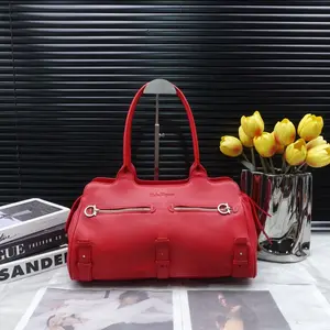 Pre-owned SALVATORE FERRAGAMO Leather Shoulder Bags 7.8'' R1989 Shoulder Bag C1858178152 0404 T1 Chloe