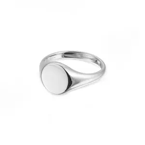 Belle Signet Ring