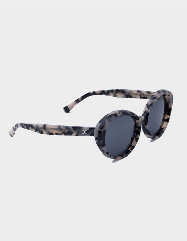 DECADE  Womens Frances 70s Sunglasses, Tortoise