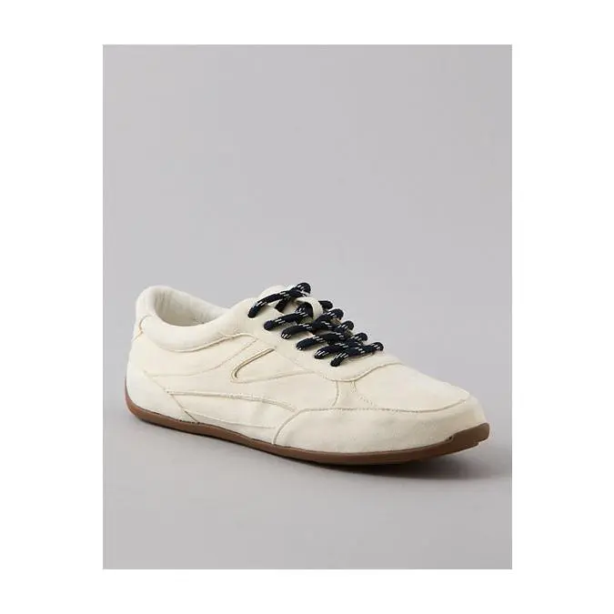AE Low Retro Sneaker