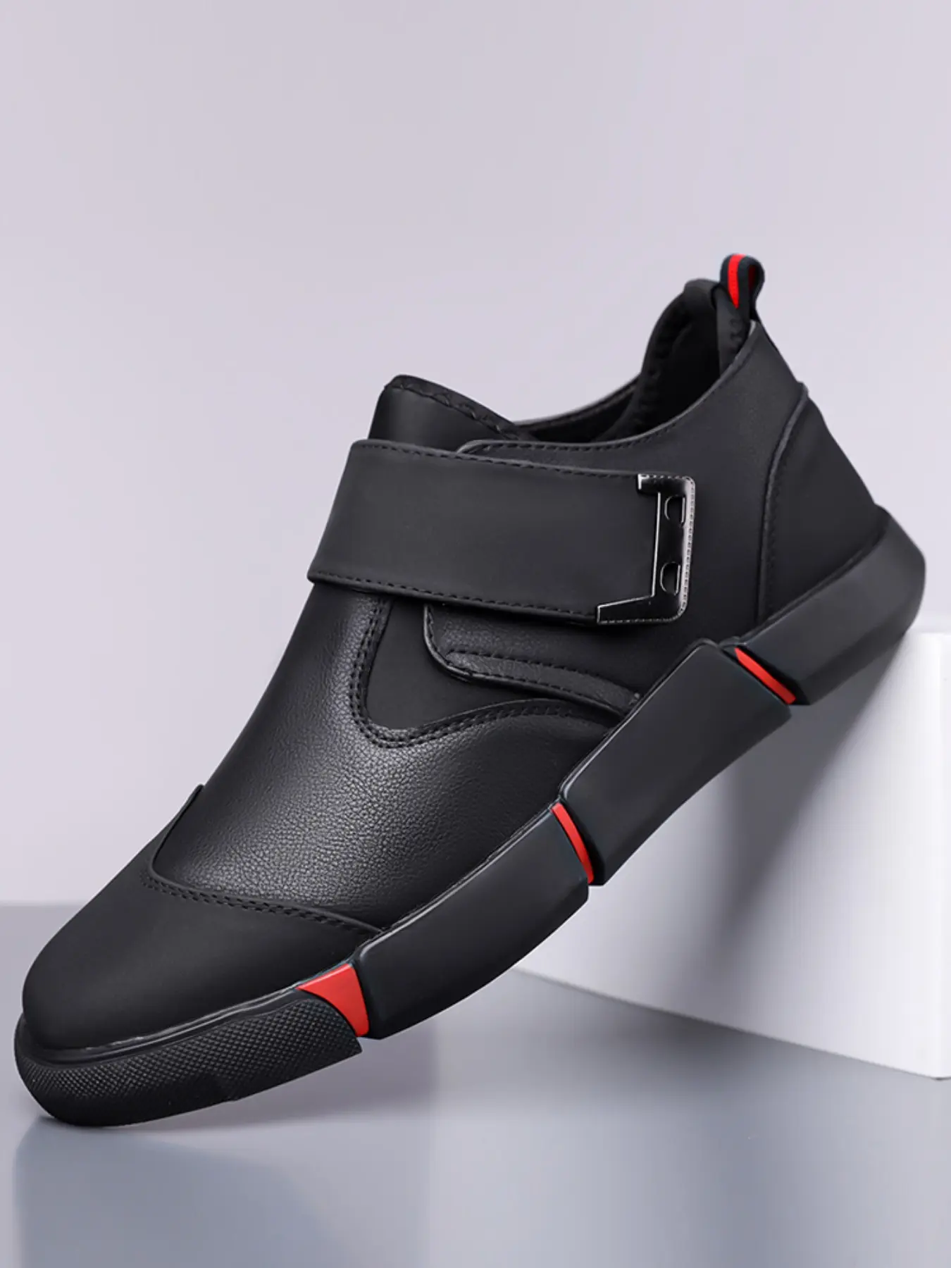 New Men's Casual Leather Shoes, Casual Trainers, Low Top, Velcro Closure, Thick Sole, Anti-Slip, Shock Absorption, Fashionable Daily Wear