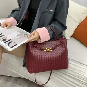 Chic Bowknot Hardware Fashion Women's Woven Tote Bag - Versatile Handbag for Stylish Day Out & Night Out, Perfect Shoulder & Crossbody Design