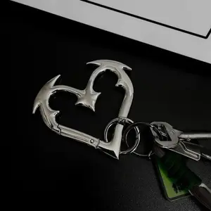 2026 NEW Heartbreaker Gothic Heart Carabiner Keychain Heavy Duty Zinc Alloy Metal Statement Accessory for Keys & Bags