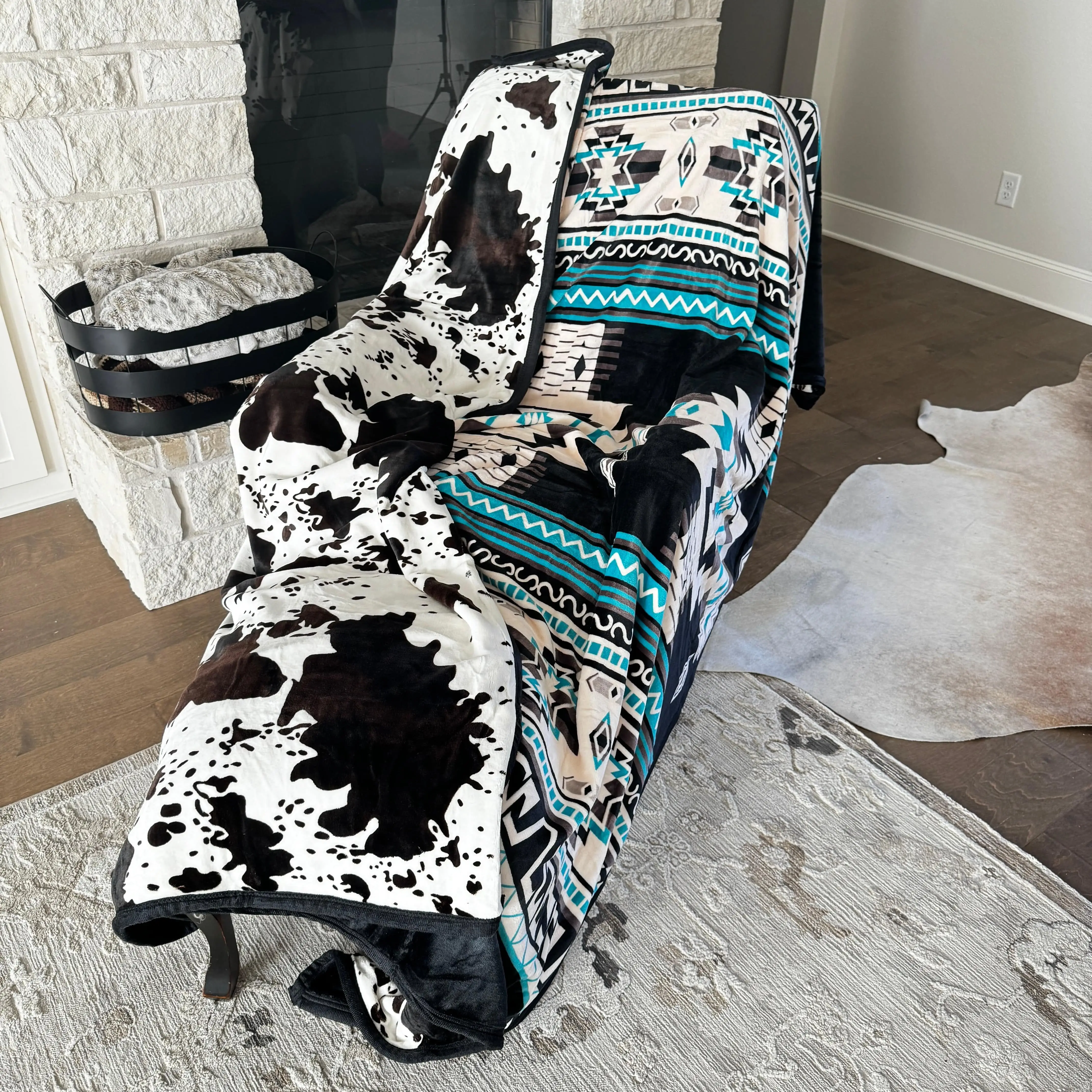 Reversible Solid Cow and Rustic Pattern 2 Ply Oversized Blanket 82"x90"