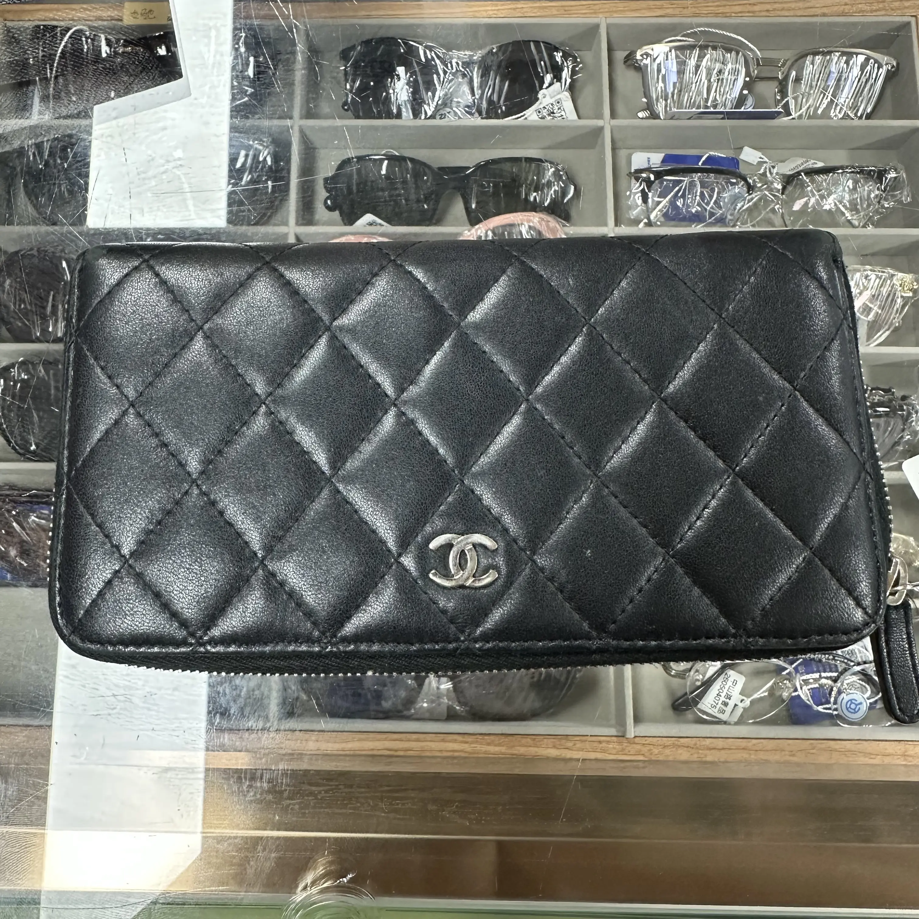 Pre-owned CHANEL FRANCE Clutches & Wristlets H1 Classic Black and Silver Diamond Full Zipper Long Handbag ZSL06018011