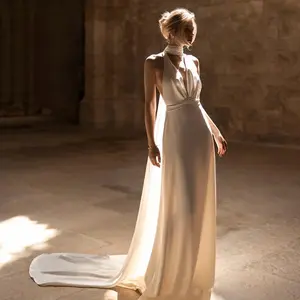 Bridal Trailing White Wedding Dress, French Look Simple Design, Neck Light Detail, Sexy Romantic Style for Bride Travel Photos