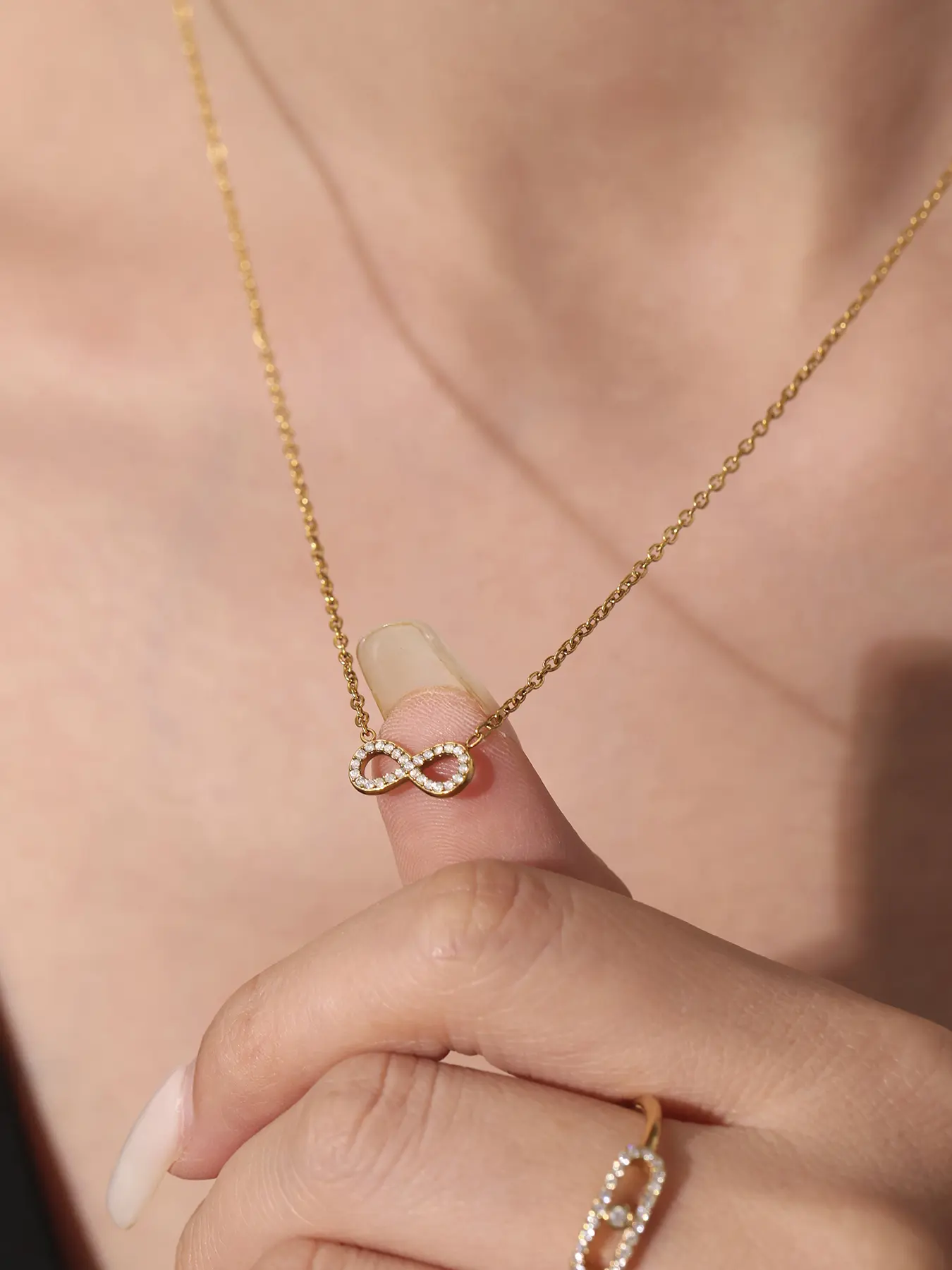 Elegant Rhinestone Geometric Pendant Necklace for Women, Fashion Jewelry Accessory for Special Occasions, Stylish Infinite Design, Exquisite Jewelry Gift, Birthday Gift Jewelry