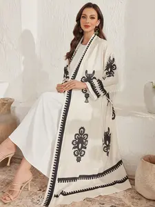 A two-piece set of women's traditional Arabic burqas with fashionable loose ethnic fashion prints includes a long vest and a cardigan robe Abayas For Eid
