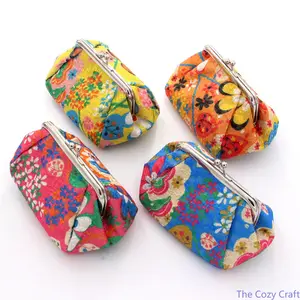 Embroidered Fabric Coin Purse for Women, Vintage Kiss Lock Wallet, Cute Handmade Style Keychain Pouch, Small Card & Coin Holder, Aesthetic Mini Clutch for Travel & Everyday Use