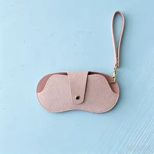 1pc Portable PU Leather Sunglasses Pouch - Shockproof Hanging Eyeglasses Case with Anti-Lost Wrist Strap, Protective Storage Bag for Travel & Daily Use Portable Sunglasses Organizer