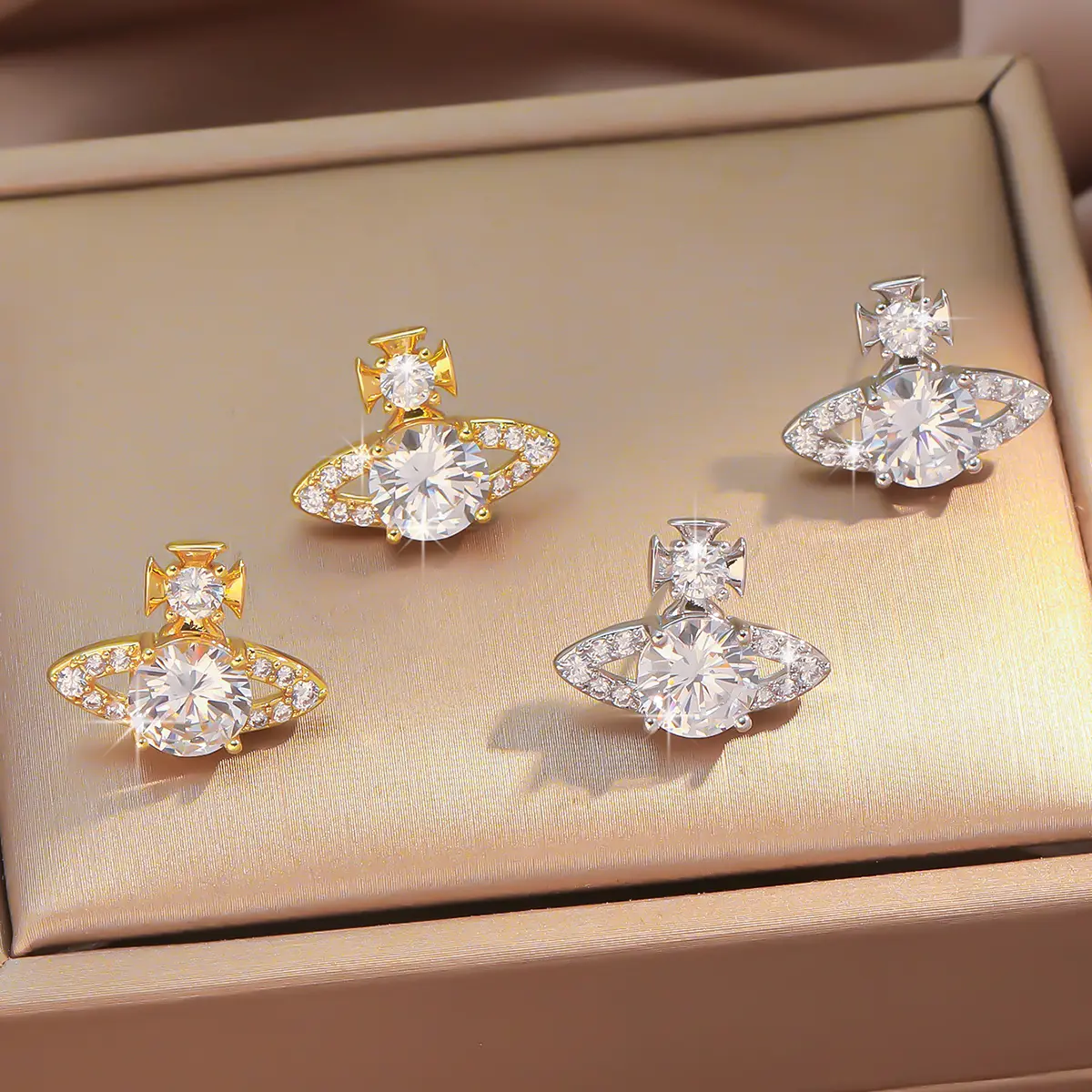 Chic Saturn - Shaped Crystal Stud Earrings Sparkling Unique Design Posting Earrings For Women Elegant Date Jewelry