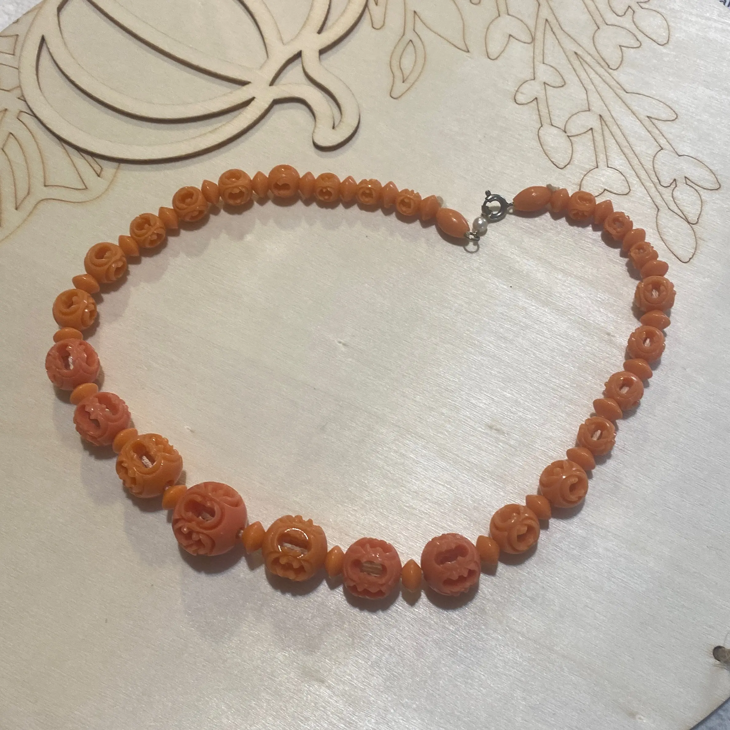 Vintage  French  style  Bakelite necklace