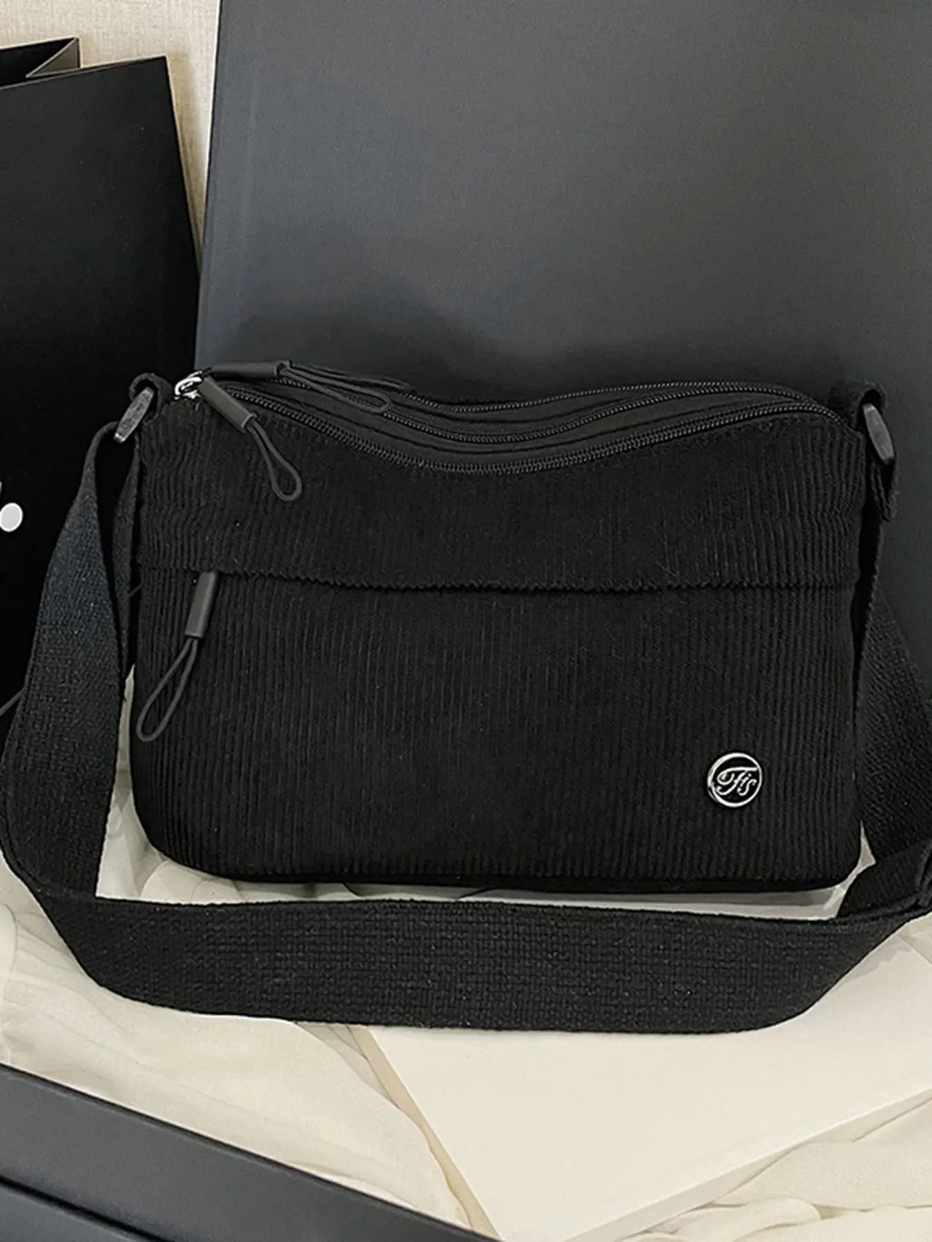 Simple lightweight daily commuting crossbody casual waist bag, Crossbody Fanny Pack, Zipper Fanny Pack, multi-compartment storage adjustable shoulder strap design crossbody bag, Bum Bag, suitable for daily outings, shopping, dating, etc.