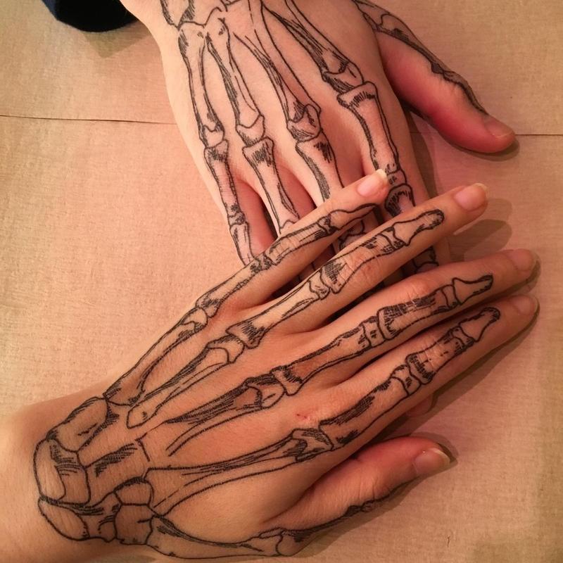 Halloween-Themed Skeleton Hand Temporary Tattoos – Easy & Spooky Body Decor