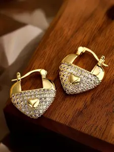 1 Pair of Retro and Fashionable Luxury Heart-shaped Earrings Are Collected Into Zircons, Making Them Perfect for A Get-together with Friends and A Daily Outing. It Is The Perfect Gift for Women