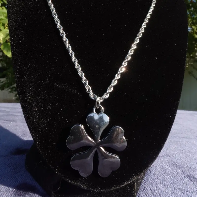 5 leaf clover necklace - TikTok Shop