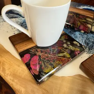Set of 4 Coasters with Real Flowers - 6x6 Inches, Handcrafted Wood and Epoxy Resin Design, Ideal for Tableware Use
