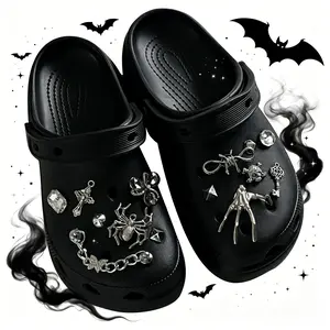 Punk Hollow Out Heart & Chain Crocs Shoe Charms Luxury Dark Stylish Clog Decorations Unisex Fashion Footwear Accessories for Men Women, Ideal Daily Decor & Party Favor Gifts (Shoes Not Included)