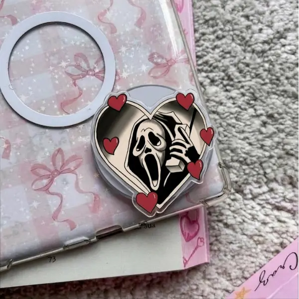 Ghostface Heart MagSafe Phone Grip, Spooky-Cute Horror Griptok, Gothic Valentine Phone Stand, Trendy Slasher Aesthetic Accessory, Unique Gift