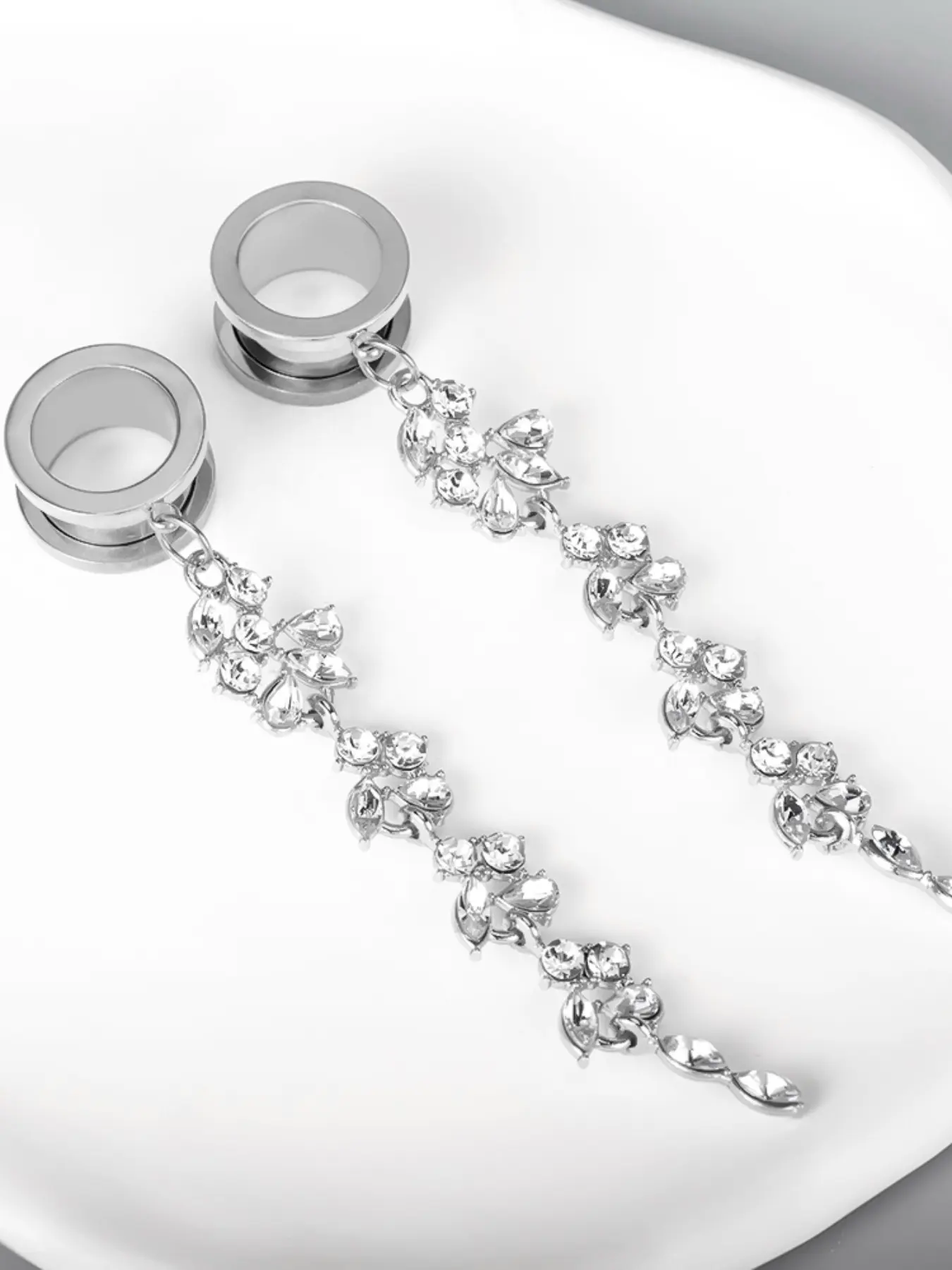 vanku 2pcs Sparkling Crystal Dangle 316 Stainless Steel Ear Plugs | Elegant Ear Gauges | Hypoallergenic Body Jewelry for Wedding & Party Crystal Earrings Shining Earrings Earrings Dangling
