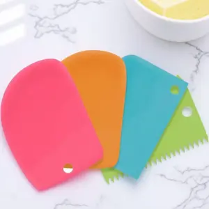 Flexible Fondant Scraper, Heat-Resistant & Non-Stick Baking Tool, 4-in-1 Cake Decorating Spatula, Professional Leveling Smoother, Anti-Mold & Easy Clean, Must-Have Kitchen Baking Kit
