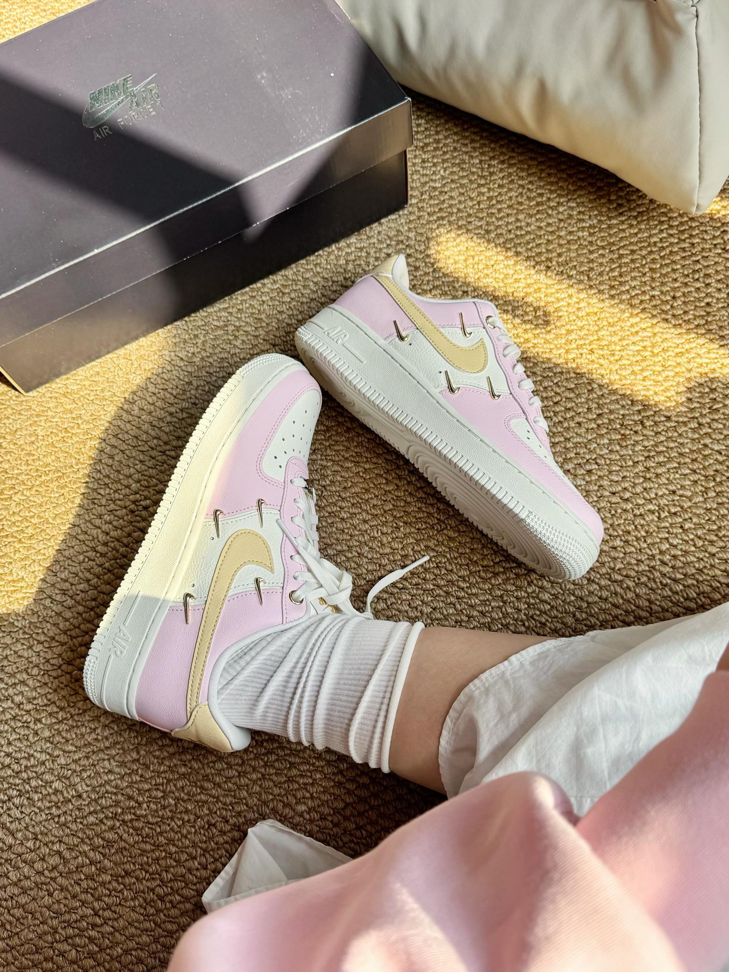 Nike Air Force 1 '07 LX Low-Top Sneakers for Women in Pink and White with Comfort Versatility and Slip-Resistant Durability nike 2000 Sports Shoes Classic flats Footwear Trainer