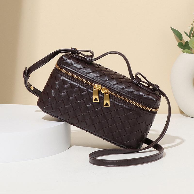 2025 New Handmade Woven Crossbody Lunch Box Bag Fashionable Versatile Two-Way Zipper Closure Handheld Women’s New Single Shoulder Small Square Bag