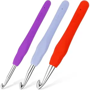 3PCS Crochet Hooks, Ergonomic Handle Crochet Hooks for Arthritic Hands 3Size, Extra Long Crochet Needles for Beginners, Comfortable Smooth Knitting Needles for Handmade DIY Multicolor