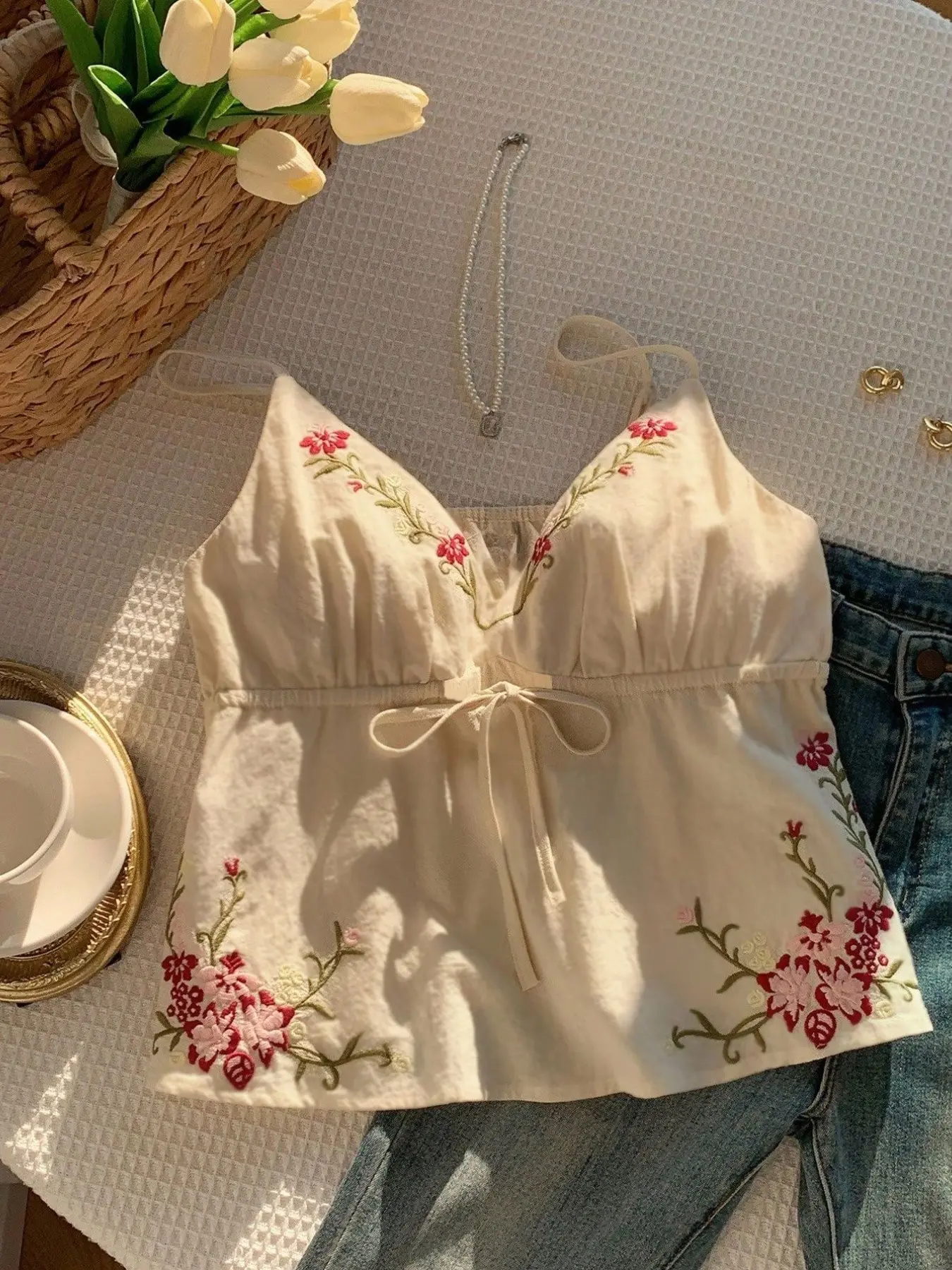 Women's Belted Embroidered Woven Strapless Top, Adjustable Elastic Design, Comfortable French Chic Style Blouse, Ideal for Daily Commute and Beachwear