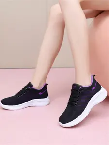 Ladies' casual sports shoes, with contrasting color decoration and fashionable design, trendy logo highlighting personality, breathable mesh wrapping for comfortable and lightweight, thick sole structure for stable support and rebound