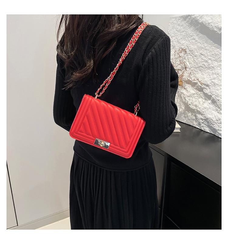 Fashionable New Solid Color PU Embossed Shoulder Bag, Street Commuting Crossbody Bag, Minimalist Women's Chain Small Square Handbag