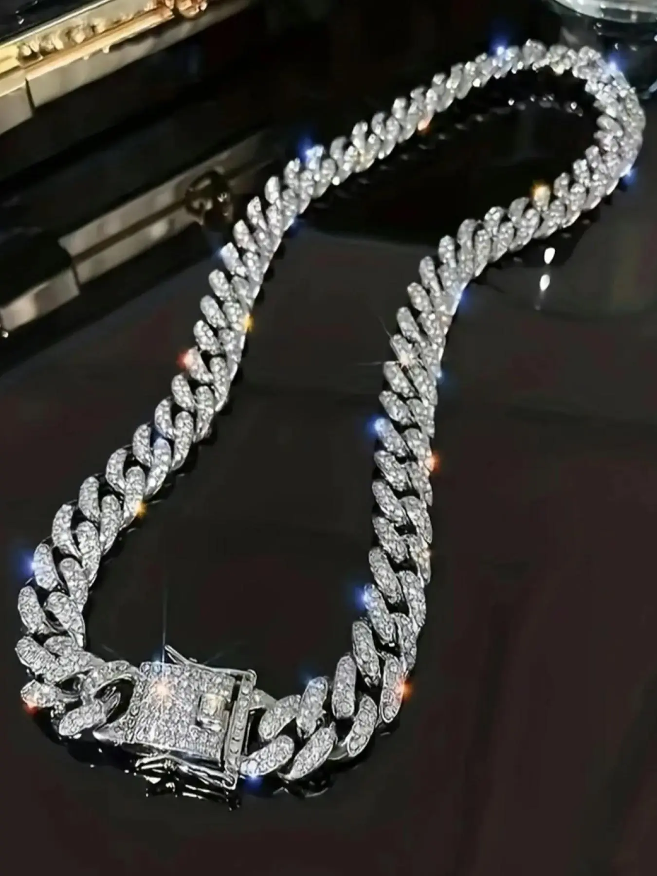 A hip-hop punk Cuban-style alloy full-diamond Bling Necklace, Chain Necklaces, Cuban Link Chain, Cuban Link Jewelry. It's suitable for occasions such as daily wear and street outings, and also makes a surprising and delicate small gift.