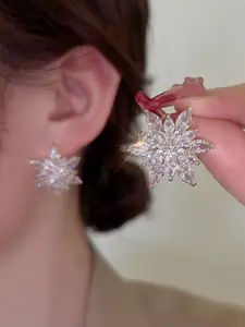 A pair of light luxury exaggerated snowflake flower shape rhinestone pearl earrings for women