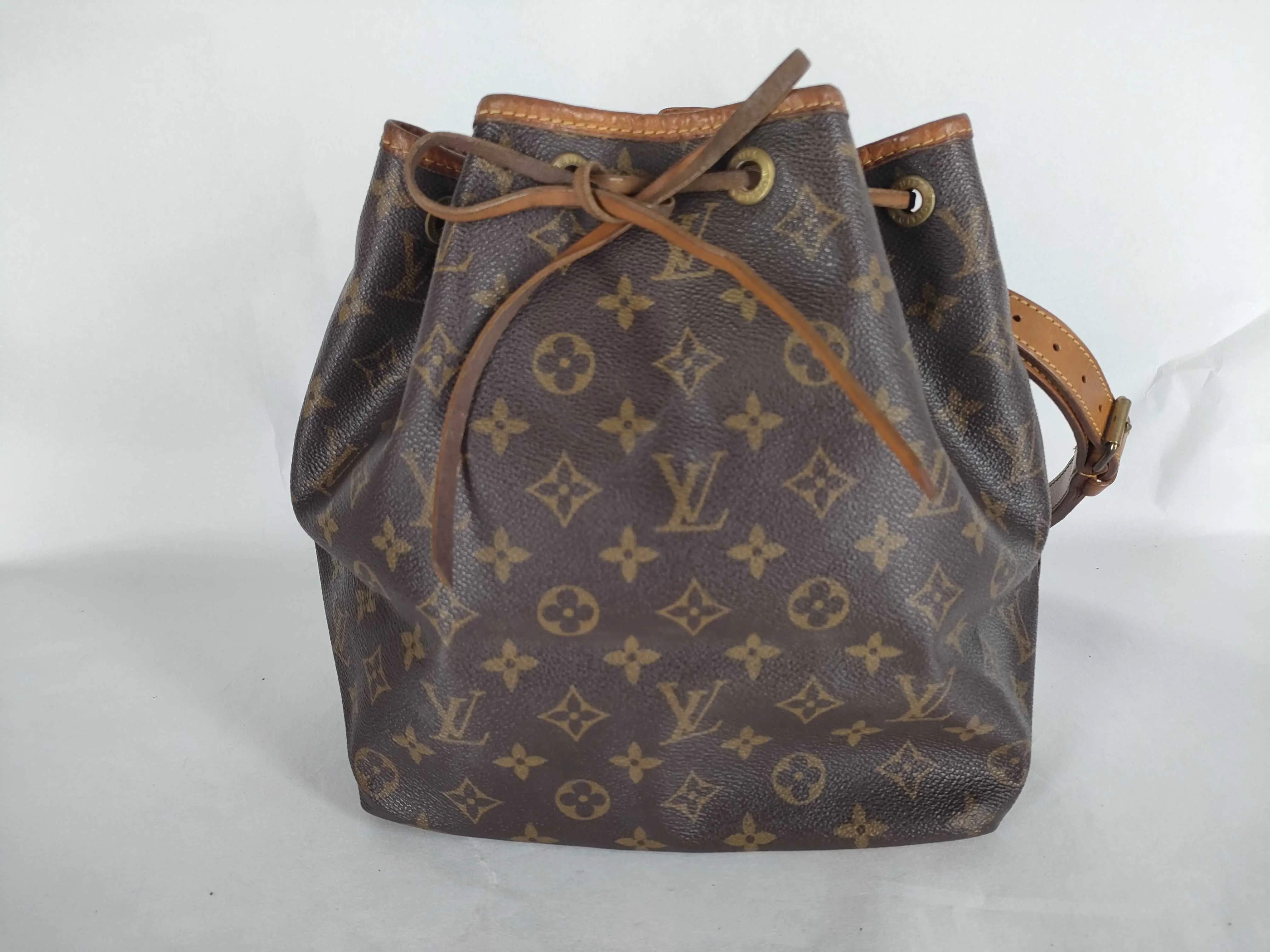 Pre-owned Louis Vuitton PVC Shoulder Bags M42226 Monogram Monogram M42226 Petit Noe Shoulder Bag Shoulder Bag