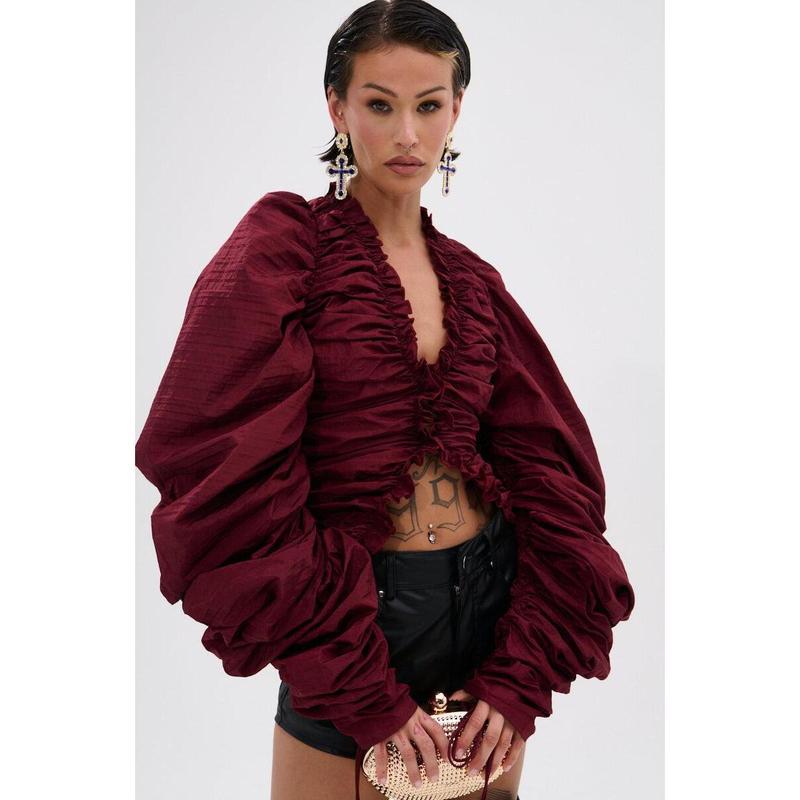 IN IT TO WIN IT RUCHED BLOUSE IN BURGUNDY